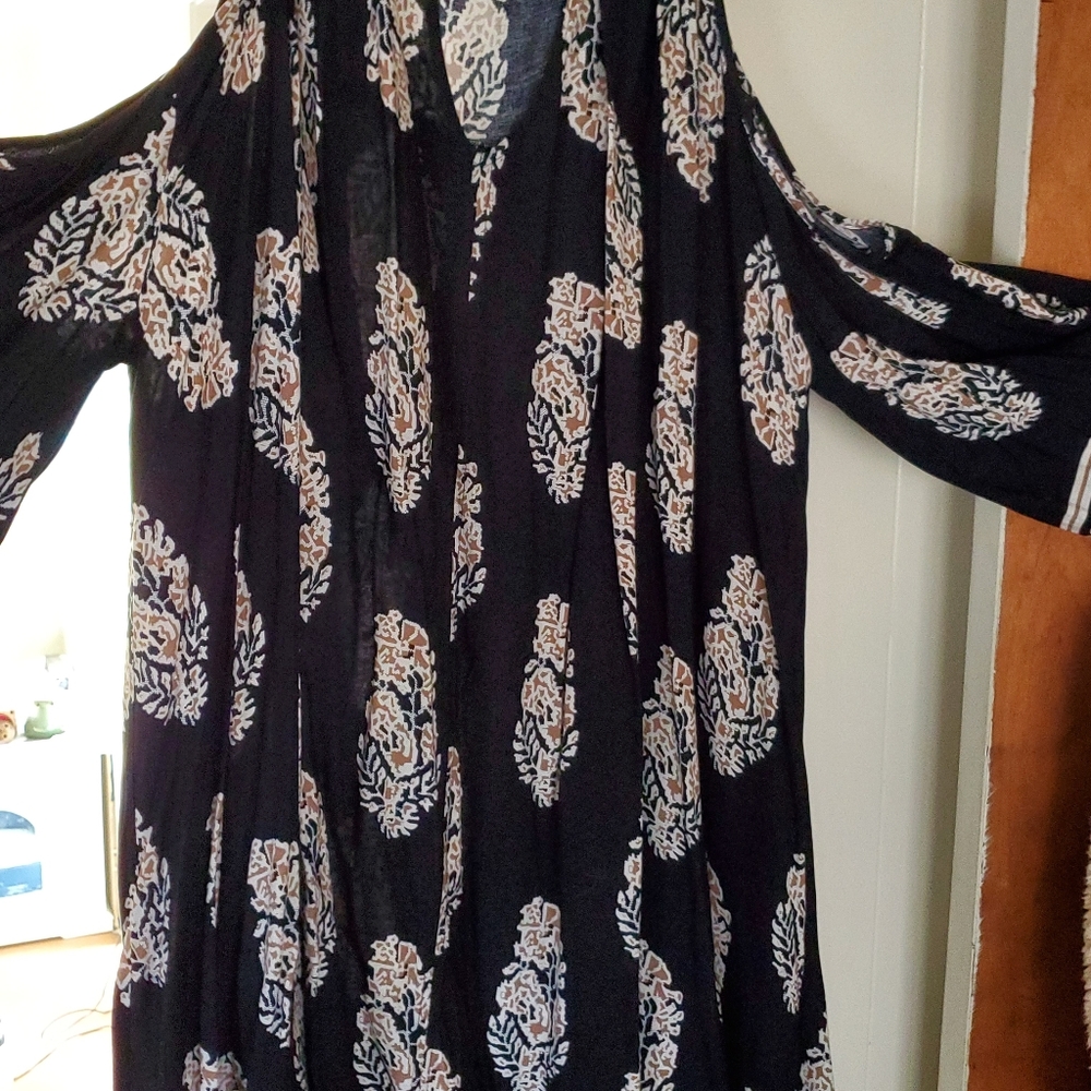 Boutique Cut Out Sleeve Dress